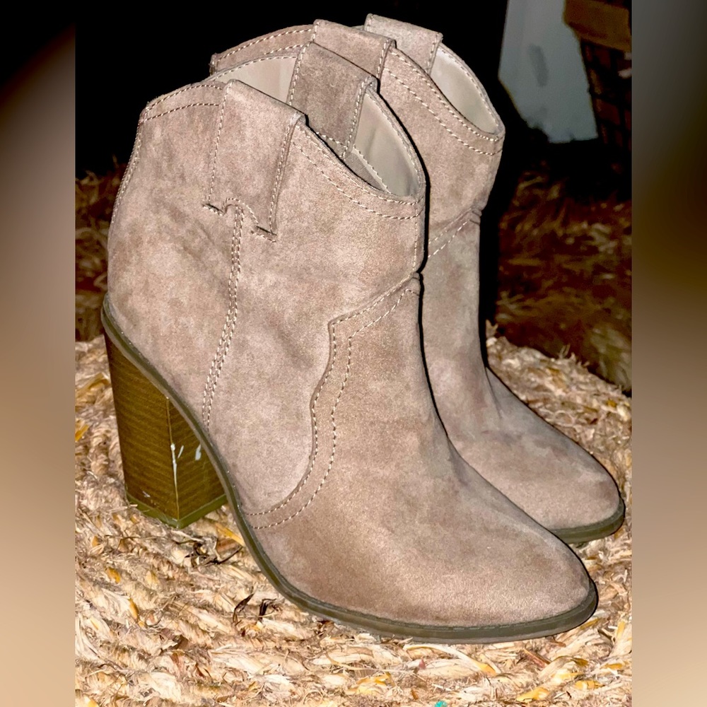 Ankle boots